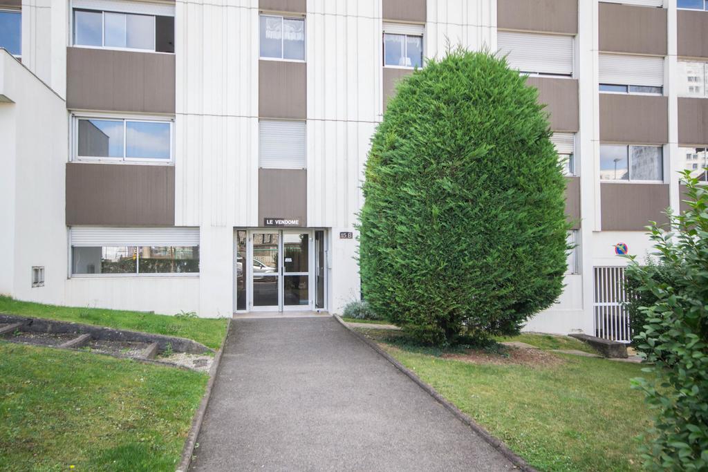 Sweethome Dijon - Black & White Exterior photo